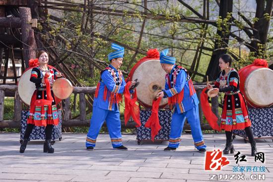 黄龙古寨“非遗”展演项目现场汇报 助力张家界文化旅游