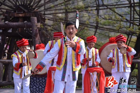 黄龙古寨“非遗”展演项目现场汇报 助力张家界文化旅游