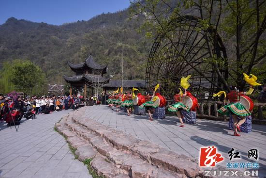 黄龙古寨“非遗”展演项目现场汇报 助力张家界文化旅游