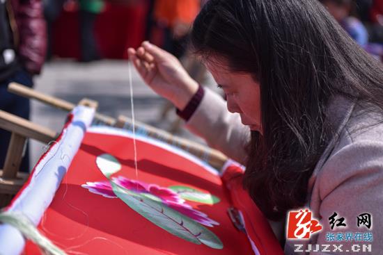 黄龙古寨“非遗”展演项目现场汇报 助力张家界文化旅游