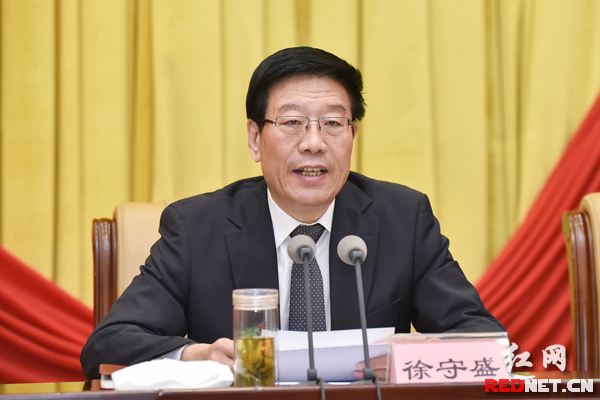 湖南省委书记、省人大常委会主任徐守盛强调，要扎实推动全国两会精神在湖南落地生根。