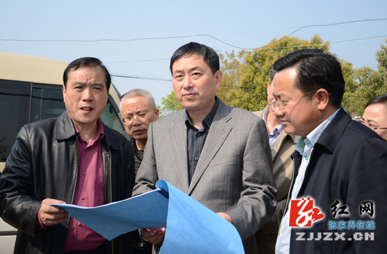 王志刚就市中心城市停车场规划建设、棚户区改造、社区卫生服务中心等进行调研