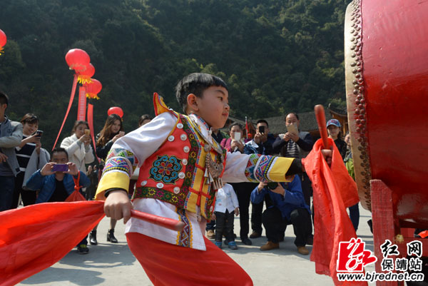 小小“呆勾”苗鼓手。