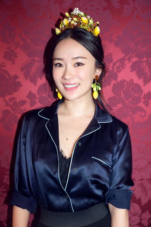 霍思燕妆容精致