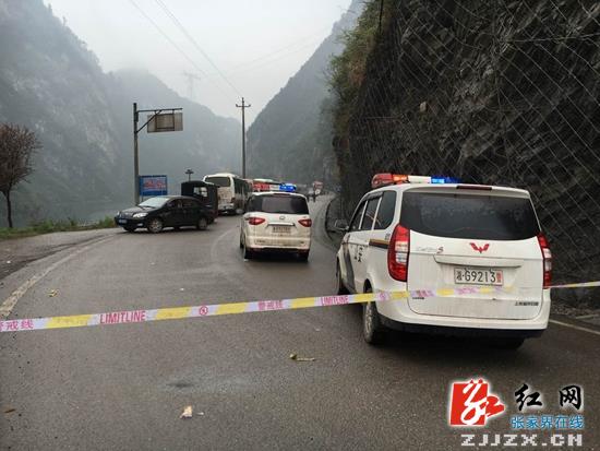 【快讯】“双门岛”山石滑落 暂实行交通管制
