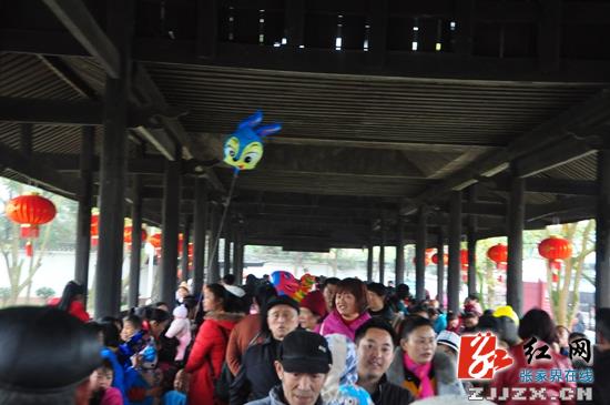 桑植：各界群众自发纪念贺龙同志