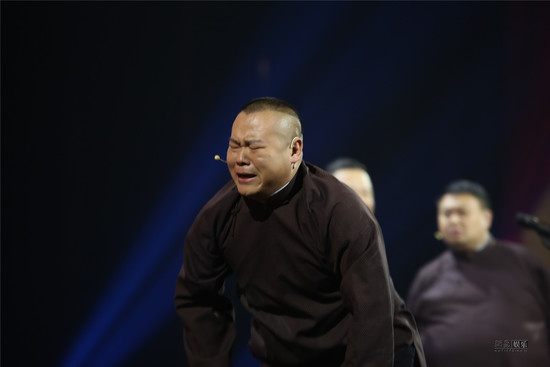 《欢乐喜剧人》于谦、郭麒麟“暴打”岳云鹏