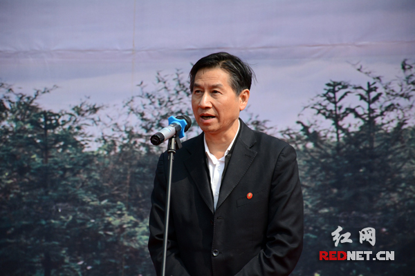 湖南省人大常委会原副主任蔡力峰宣布安化黑茶春茶开采。