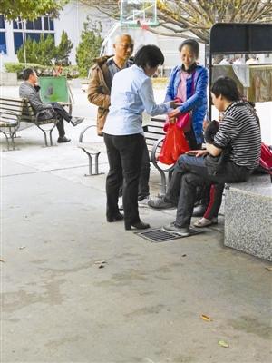 中介冒充殡仪馆人员漫天要价 千元葬礼要价5万