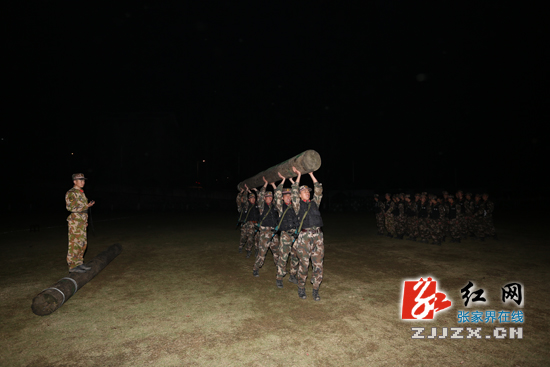 【直击武警特战集训队“魔鬼周”】突破生理心理极限（图）