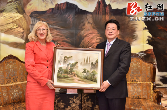 杨光荣会见奥地利副议长英格利特·温克勒一行