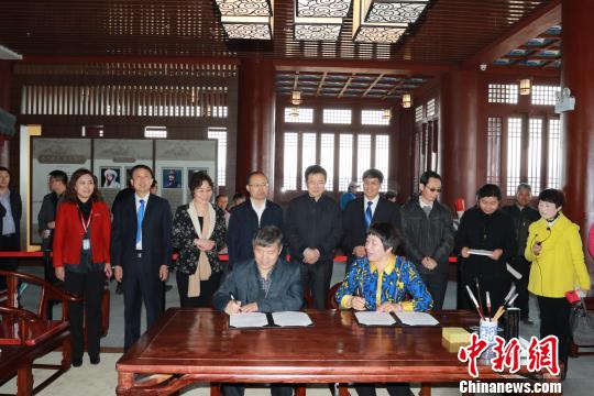 黄鹤楼与白鹤楼缔结为“姊妹楼”两楼南北相望
