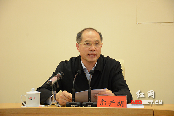 省委常委、省委组织部部长郭开朗主持会议。