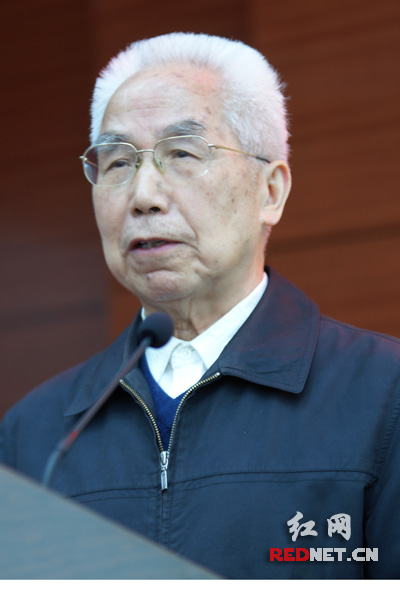 中国工程院院士龙乐豪在株洲二中作报告