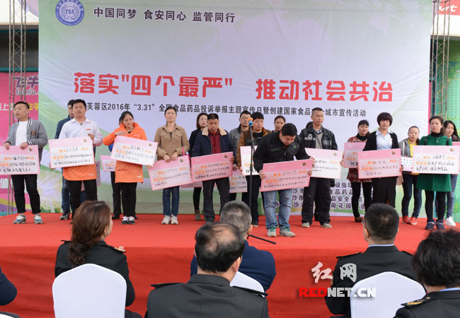40家食品流通及消费行业的企业逐一宣誓，切实保障公众饮食安全。
