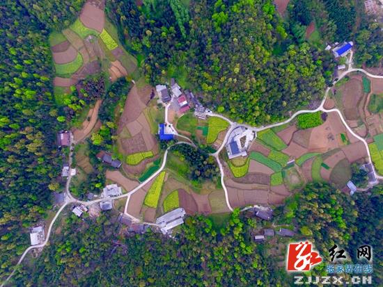 武陵源：“色彩乡村”空中俯瞰似油画