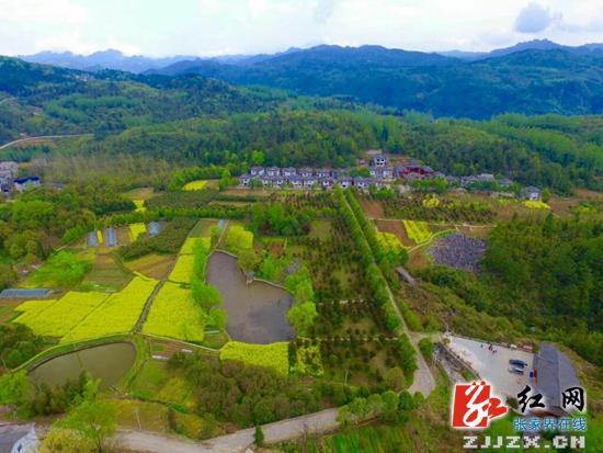 武陵源：“色彩乡村”空中俯瞰似油画