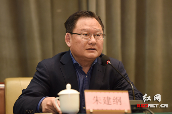 湖南省新闻出版广电局党组书记、局长朱建纲出席座谈会并讲话。