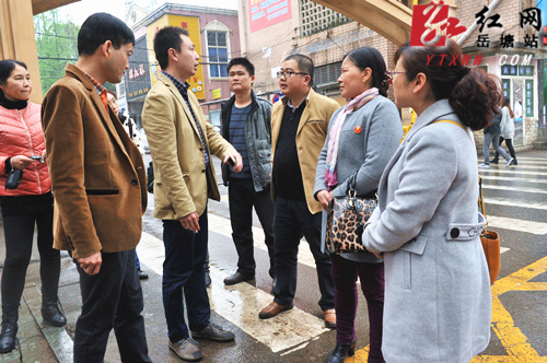 岳塘区今年首次城管明检开检 市容市貌仍需改善