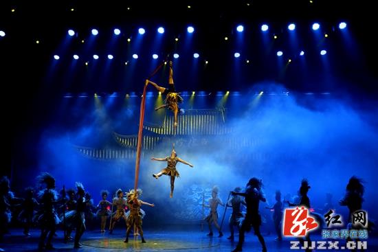 张家界魅力湘西迎来第6000场 演出累计接待观众1200万人