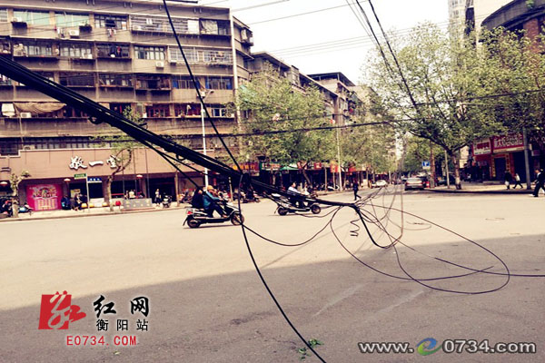 现场散落的电线
