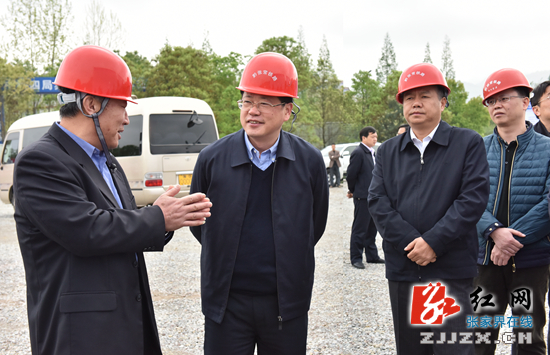 杨光荣深入“双联”项目和企业调研