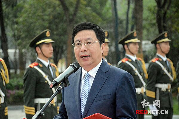 　　长沙市委副书记、市长、湖南湘江新区党工委书记胡衡华讲话。