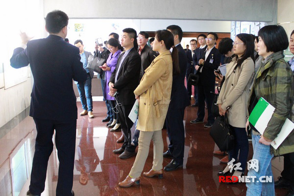 青联委员们在远大集团交流学习