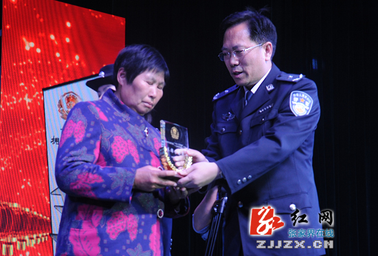 【警视窗】金盾下的荣光 张家界“十佳人民警察”接受人民致敬