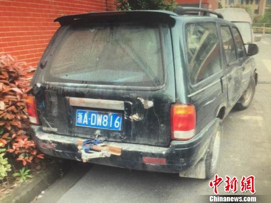 小伙花700元购报废车无证驾驶多次撞豪车泄愤（图）