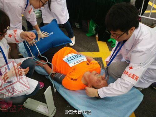2万人参赛汉马4300人受伤 未发现严重症状伤员