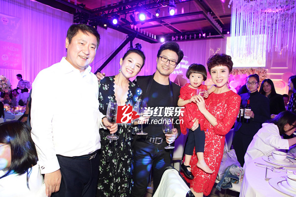 汪峰章子怡和于冬金巧巧一家