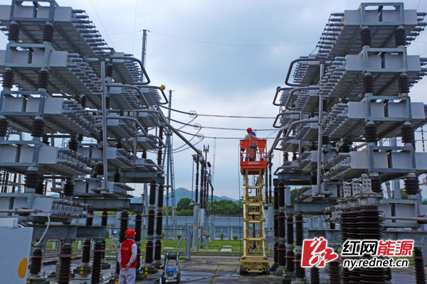 今年，国网湖南电力投入2.1亿余元对四大直流线路进行提质升级