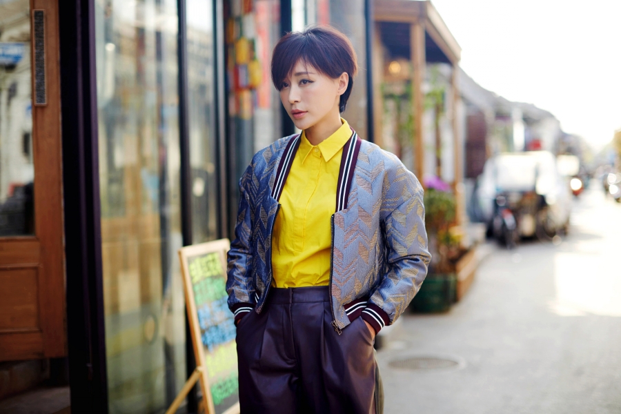 杨雨婷帅气十足
