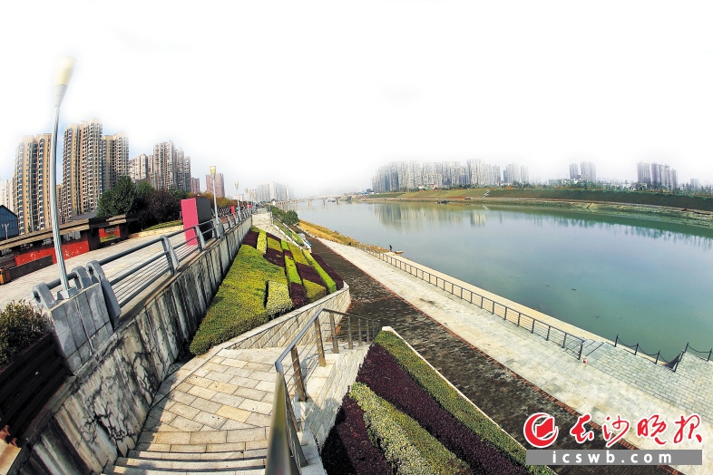 10公里浏阳河水岸,是芙蓉区锻造国际品质湖湘特质的最佳舞台。图为浏阳河风光带。均为长沙晚报记者 陈飞 摄
