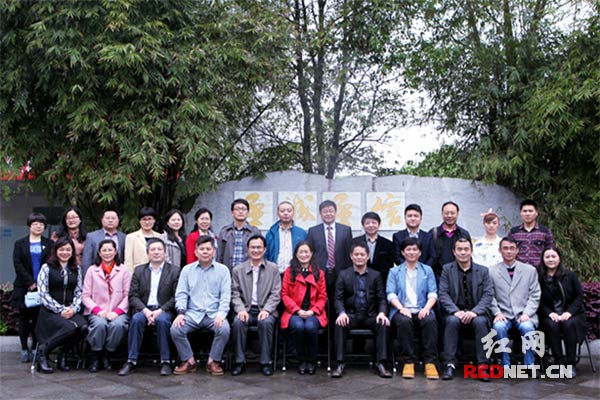 “首届湘台两岸高校交流与合作见面会”在湖南商学院举行。