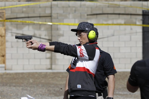 《非凡搭档》比拼打手枪 郑元畅获封