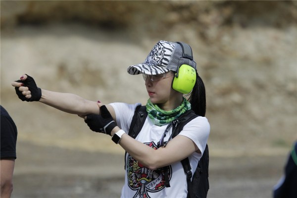 《非凡搭档》比拼打手枪 郑元畅获封