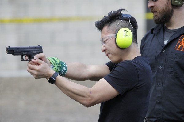 《非凡搭档》比拼打手枪 郑元畅获封