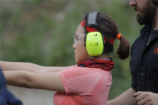 《非凡搭档》比拼打手枪 郑元畅获封