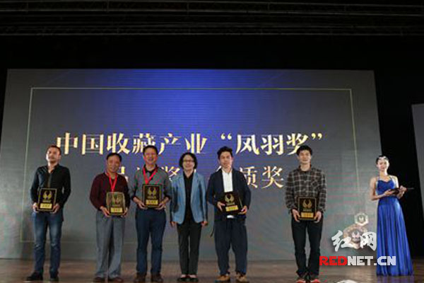 被誉为中国收藏产业“奥斯卡”的凤羽奖出炉，14幅作品获得本届“凤羽奖”最高奖项金质奖。