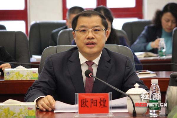 湖南省财政厅副厅长欧阳煌就营改增有关情况作简要介绍。