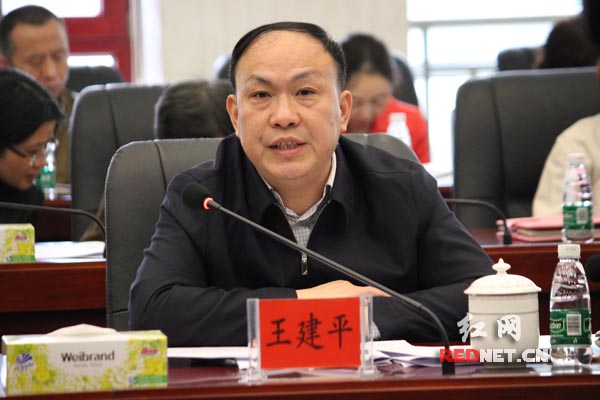 湖南省国税局党组成员、副局长王建平通报营改增相关情况。