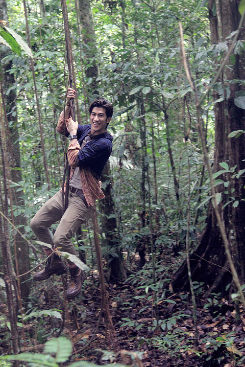 李治廷学习野外求生技巧