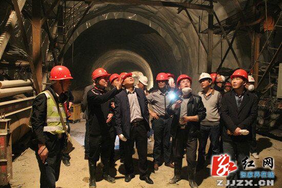 慈利:邱初开到雷雨垭隧道调研项目建设情况