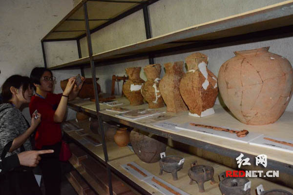 墓群共出土陶器、铁器等文物150余件，反映了西汉至东汉时期长沙地区历史文化面貌和丧葬习俗。