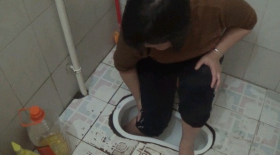 广西<a  data-cke-saved-href='http://search.xinmin.cn/?q=女子' href='http://search.xinmin.cn/?q=女子' target='_blank' class='keywordsSearch'></p></p><p>　　2016年4月18日上午，南宁市江南区南建路某公司宿舍平房内有一女子脚卡进卫生间里的坑口无法取出，遂拨打119求助。</p><p>　　1234下一页</p><div style=