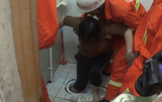 广西<a  data-cke-saved-href='http://search.xinmin.cn/?q=女子' href='http://search.xinmin.cn/?q=女子' target='_blank' class='keywordsSearch' alt=