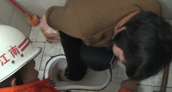 广西<a  data-cke-saved-href='http://search.xinmin.cn/?q=女子' href='http://search.xinmin.cn/?q=女子' target='_blank' class='keywordsSearch' alt=