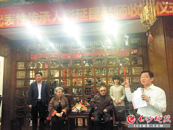彭延昆（右3）收徒仪式现场。长沙晚报通讯员彭文 摄